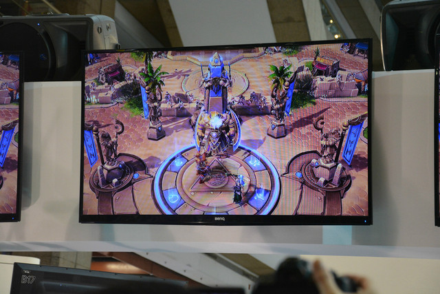 人美物更美 ShowGirl展示技嘉多款产品