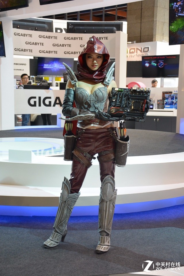 产品好妹子靓 来欣赏技嘉展台Showgirl