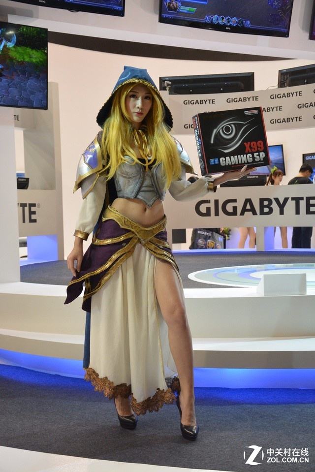 产品好妹子靓 来欣赏技嘉展台Showgirl