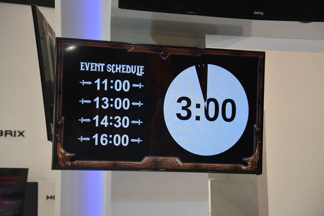 人美物更美 ShowGirl展示技嘉多款产品