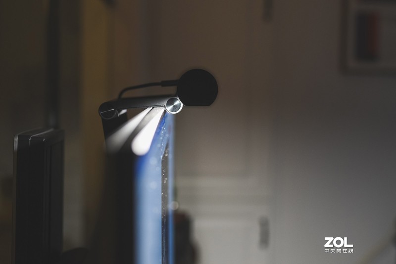 对比去年大热的屏幕挂灯，客观说说倍思与明基之间的体验价差比