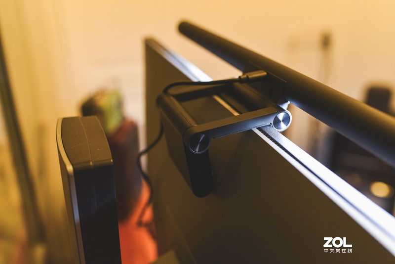 对比去年大热的屏幕挂灯，客观说说倍思与明基之间的体验价差比