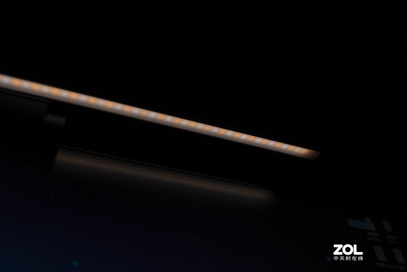 对比去年大热的屏幕挂灯，客观说说倍思与明基之间的体验价差比