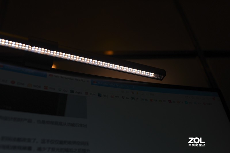 对比去年大热的屏幕挂灯，客观说说倍思与明基之间的体验价差比