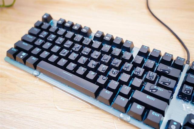 超级防水，红外银轴，雷柏推出全新机械键盘，或许合你的心意！