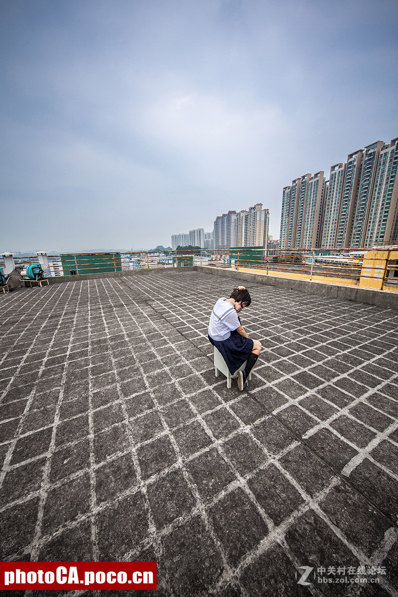 《蓝色的空灵感》----EF11-24 F4拍摄天台人像