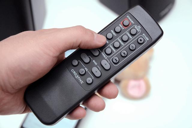 小桌子也能放得下的紧凑音箱，创新T100蓝牙桌面音箱开箱体验