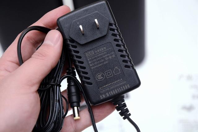 小桌子也能放得下的紧凑音箱，创新T100蓝牙桌面音箱开箱体验