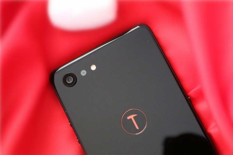 坚果Pro2S详测：自带桌面系统的手机，只要1798元