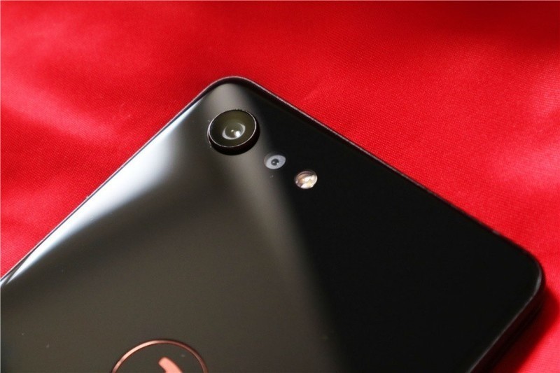 坚果Pro2S详测：自带桌面系统的手机，只要1798元