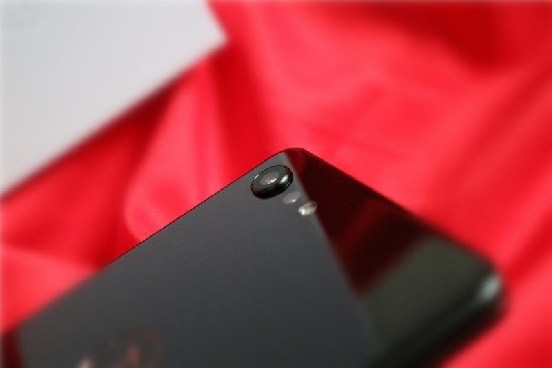 坚果Pro2S详测：自带桌面系统的手机，只要1798元