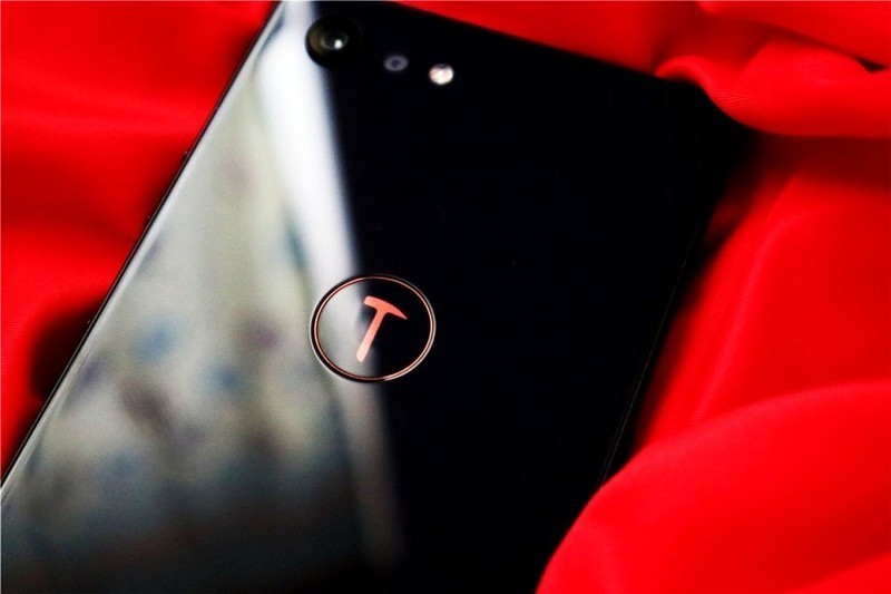 坚果Pro2S详测：自带桌面系统的手机，只要1798元