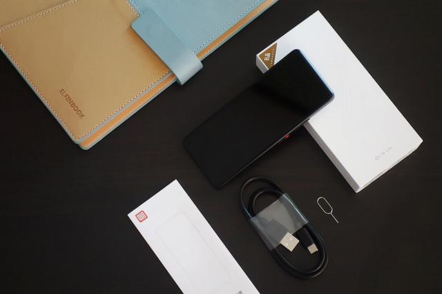 取代遥控器，充当翻译官，Qin 2多亲AI手机瞬间让你变成外国人