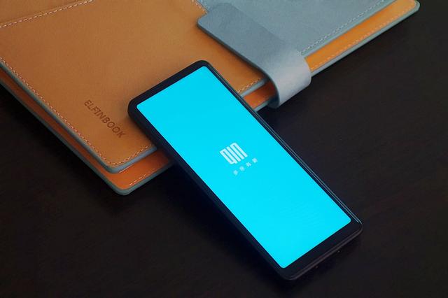 取代遥控器，充当翻译官，Qin 2多亲AI手机瞬间让你变成外国人