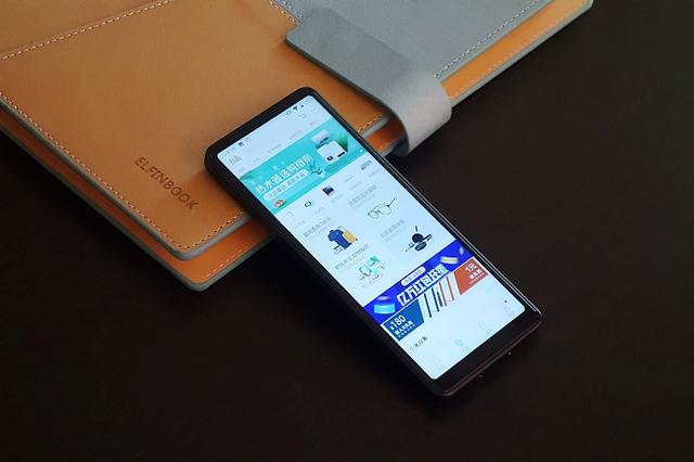 取代遥控器，充当翻译官，Qin 2多亲AI手机瞬间让你变成外国人