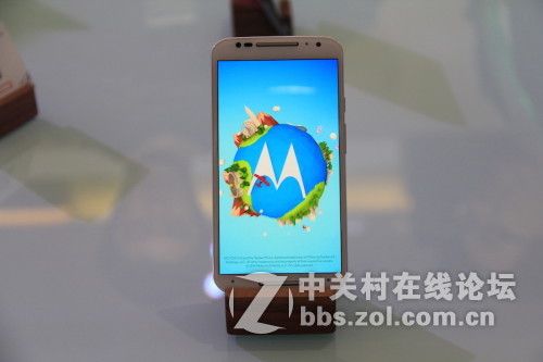 摩托罗拉新品现场看花眼，缤纷色彩美好生活