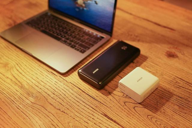 这是我见过最大容量的充电宝：25600mAh，支持78W快充