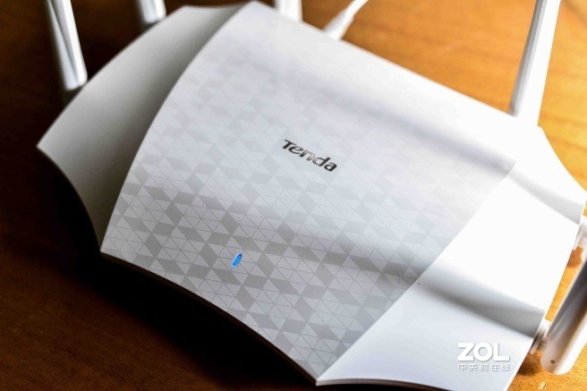 性价比超高的腾达AC21千兆双频无线路由器评测