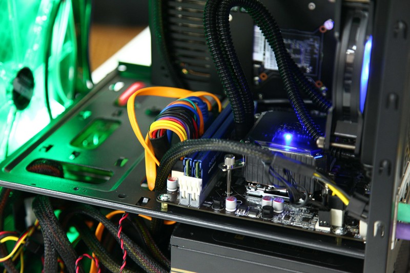 【一小时装机】记录神速装机时刻，先马套装+I5+GTX970装机分享。