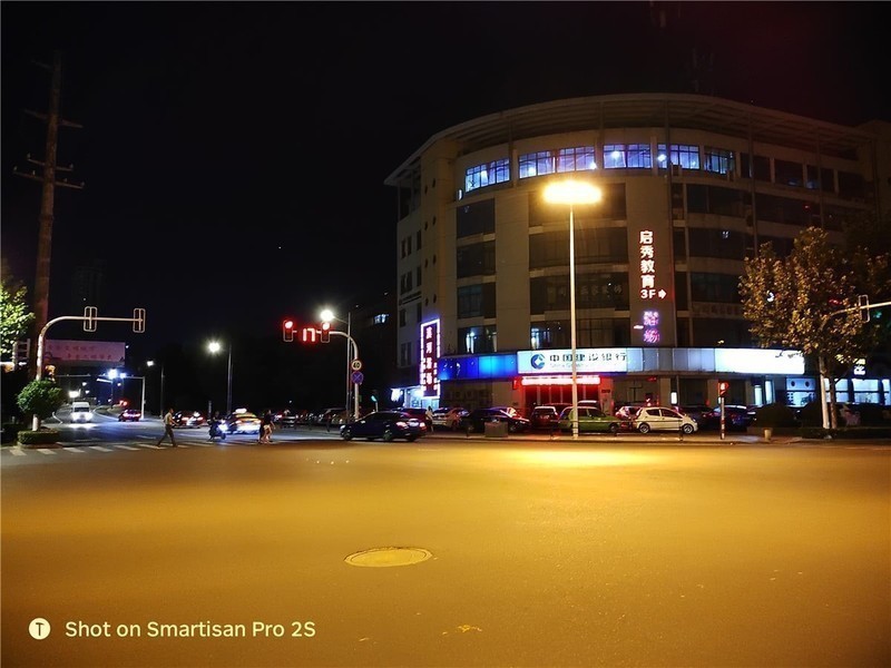 坚果Pro2S详测：自带桌面系统的手机，只要1798元