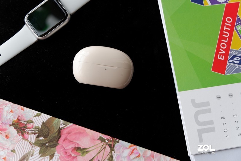 高通芯片加全频动铁，比A4纸还轻的万魔真无线，堆料与颜值并存