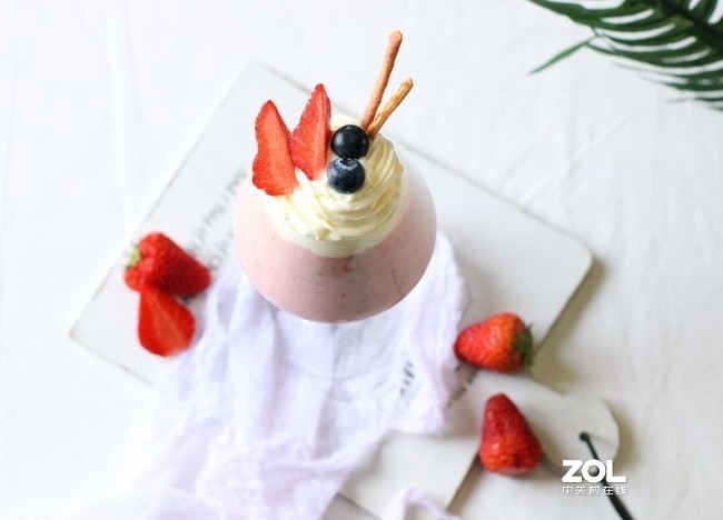 用破壁料理机自制水果奶昔，为夏天解解馋吧