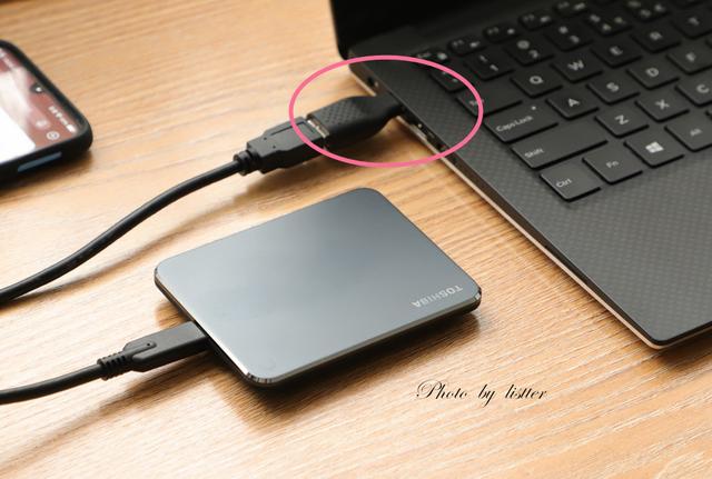 超轻薄、突破500MB/s！东芝XS700移动固态硬盘体验