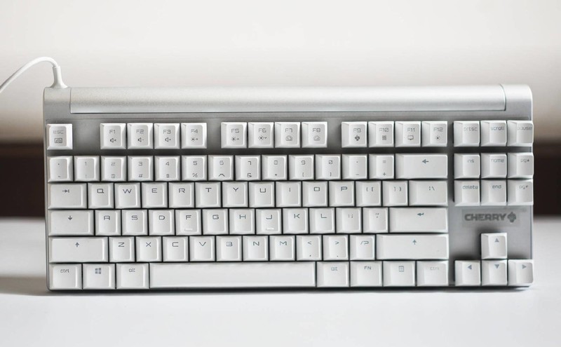 是信仰加持还是真正手感cherrymxboard80rgb机械键盘和cherrymc81游戏