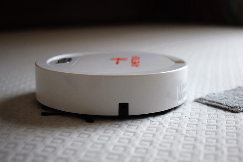 快去干活吧 勤劳的一米T115智能扫地机器人
