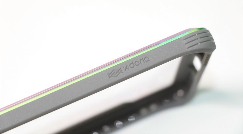 颜值出众 军规防摔--Defense决色小彩壳