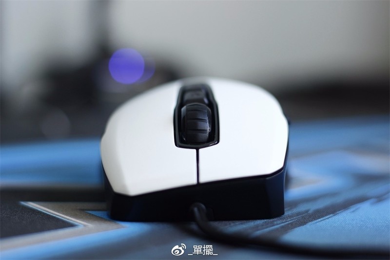 【單擺出品】冰豹Kone Pure夜枭-熊猫版 游戏鼠标评测