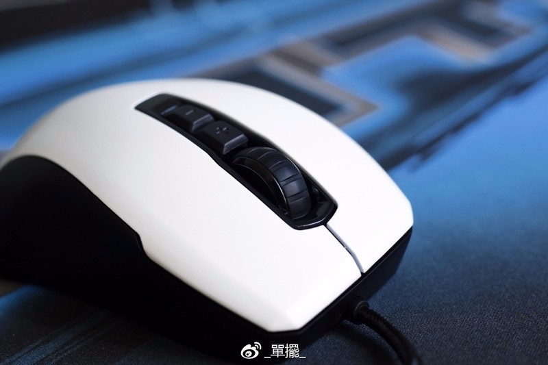 【單擺出品】冰豹Kone Pure夜枭-熊猫版 游戏鼠标评测