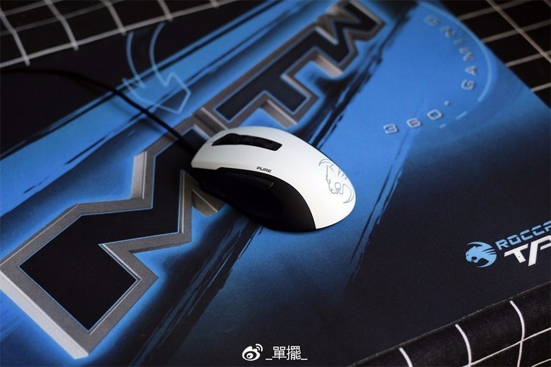 【單擺出品】冰豹Kone Pure夜枭-熊猫版 游戏鼠标评测