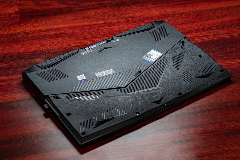 难寻弱点的真 · 六边形战士？微星GP75 笔记本电脑 评测