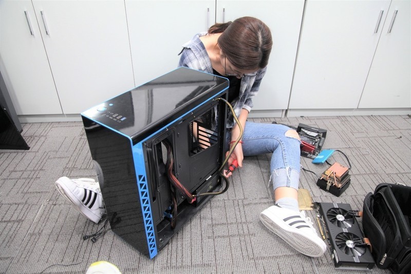 在绝地求生中碰撞火花之女A粉的进击之路