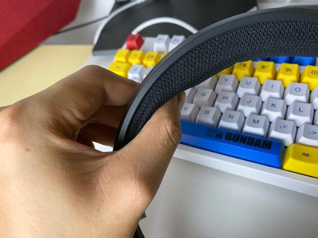 我这猪脑子，不用害怕打完游戏忘记摘耳机就起身了