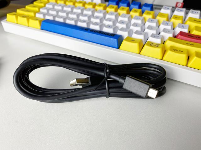 我这猪脑子，不用害怕打完游戏忘记摘耳机就起身了