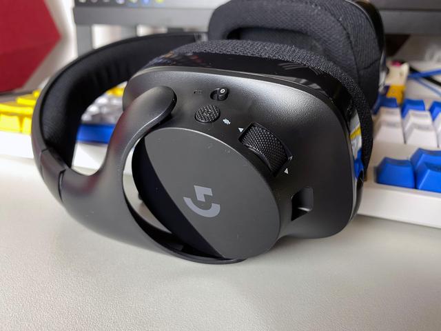 我这猪脑子，不用害怕打完游戏忘记摘耳机就起身了