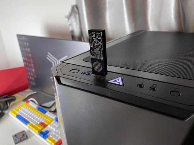 我这猪脑子，不用害怕打完游戏忘记摘耳机就起身了