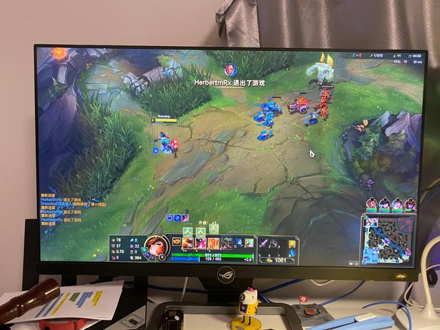 我这猪脑子，不用害怕打完游戏忘记摘耳机就起身了