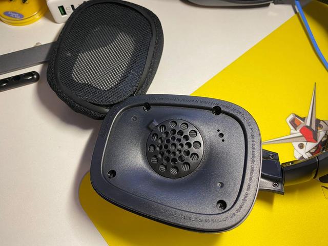 我这猪脑子，不用害怕打完游戏忘记摘耳机就起身了