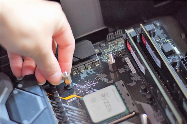 手把手教你装CPU水冷，超频三凌镜360水冷分享