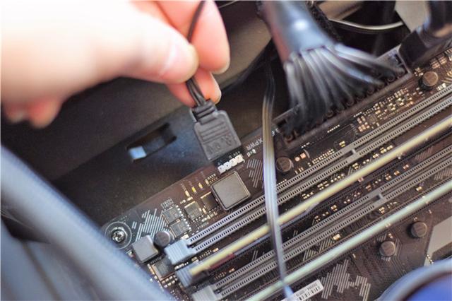 手把手教你装CPU水冷，超频三凌镜360水冷分享