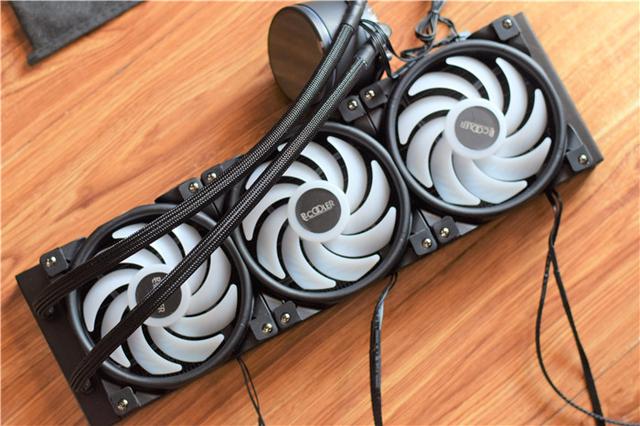 手把手教你装CPU水冷，超频三凌镜360水冷分享