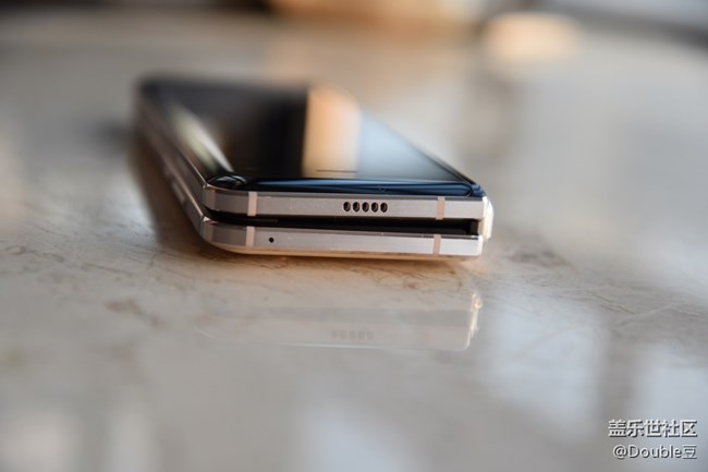 额姐嘤Galaxy W20外观鉴析：高端大气上档次的超炫逼格手机