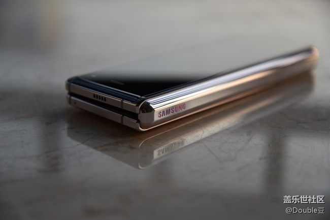 额姐嘤Galaxy W20外观鉴析：高端大气上档次的超炫逼格手机