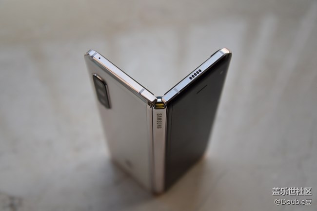 额姐嘤Galaxy W20外观鉴析：高端大气上档次的超炫逼格手机