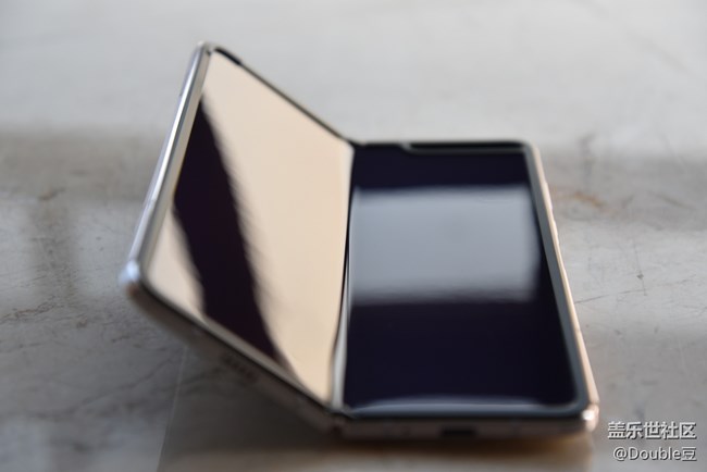 额姐嘤Galaxy W20外观鉴析：高端大气上档次的超炫逼格手机