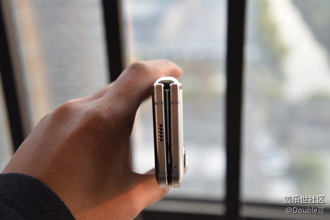 额姐嘤Galaxy W20外观鉴析：高端大气上档次的超炫逼格手机