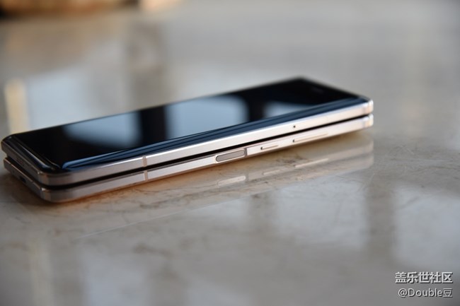 额姐嘤Galaxy W20外观鉴析：高端大气上档次的超炫逼格手机